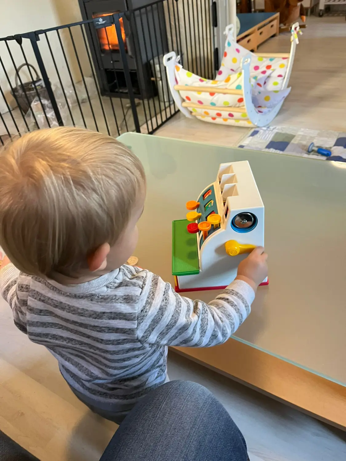 Kinder spielen von Wald und Wiesenzwerge 